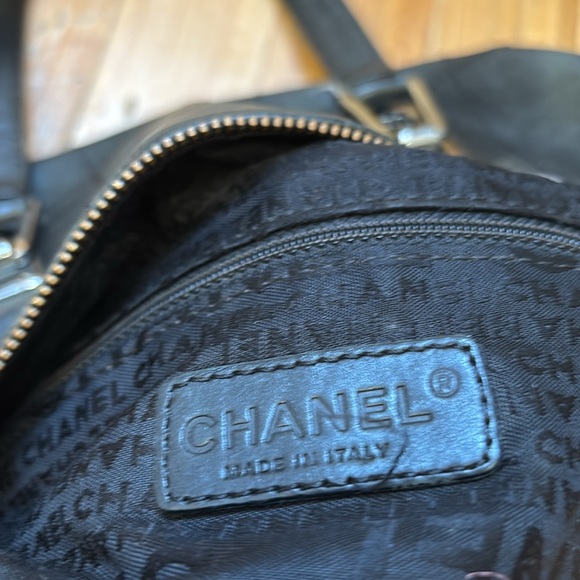 CHANEL chocolate bar bag Black Leather Tote Bag - Picture 8 of 11
